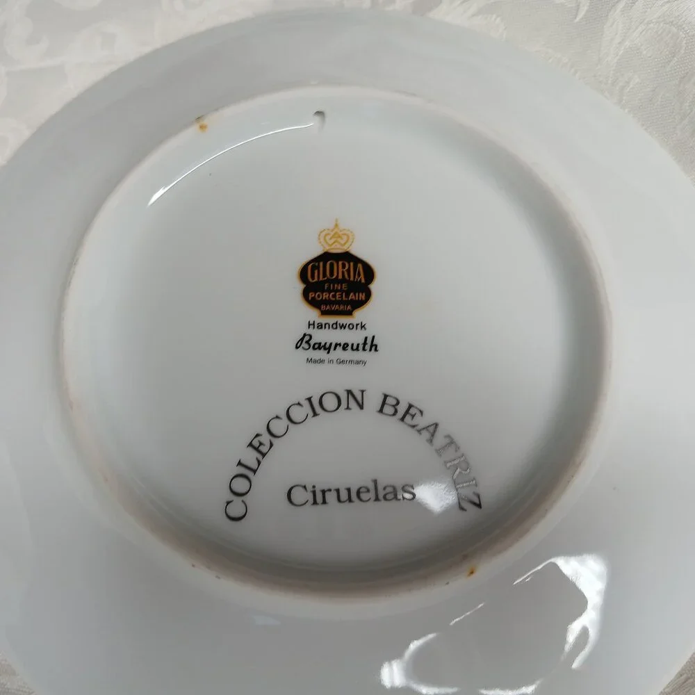 Gloria Fine Porcelain Handwork Coleccion Beatriz Ciruelas Decorative Wall Plate